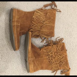 Minnetonka calf hi 2 layer fringe boot 9 VGUC